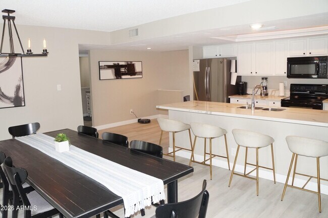 Foto del edificio - 1732 E Hermosa Dr