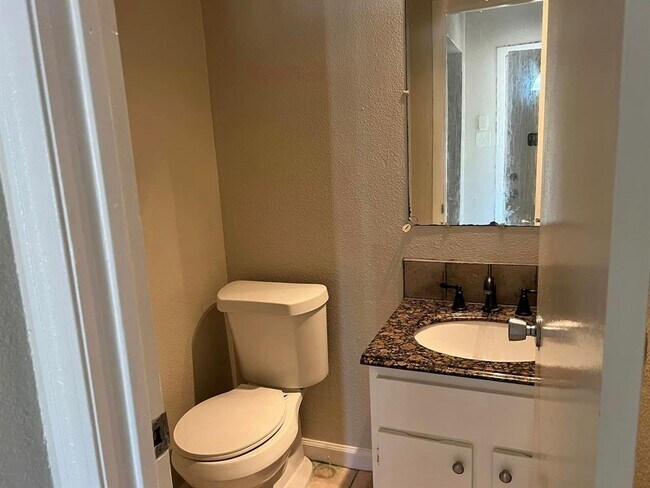 Foto del edificio - 23126 Dew Wood Ln