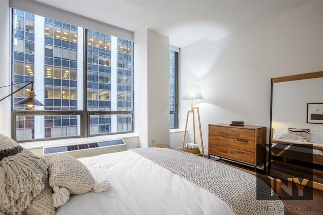 Building Photo - Open Exposure   Oversized Living Room    F...