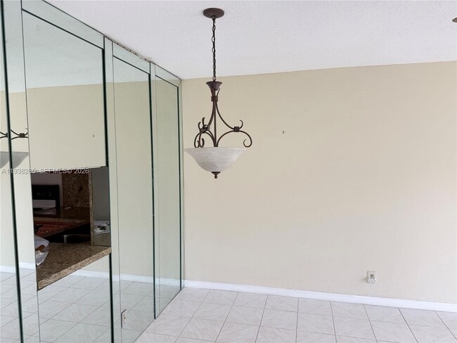 Building Photo - 300 NE 14th Ave