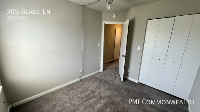 Building Photo - 3 Bed / 2.5 Bath Townhouse (Available 3/10...