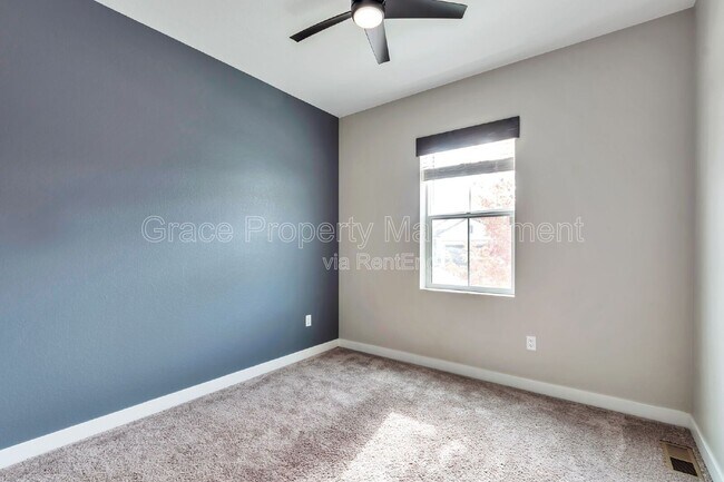 Foto del edificio - 4751 Ambrose Pl