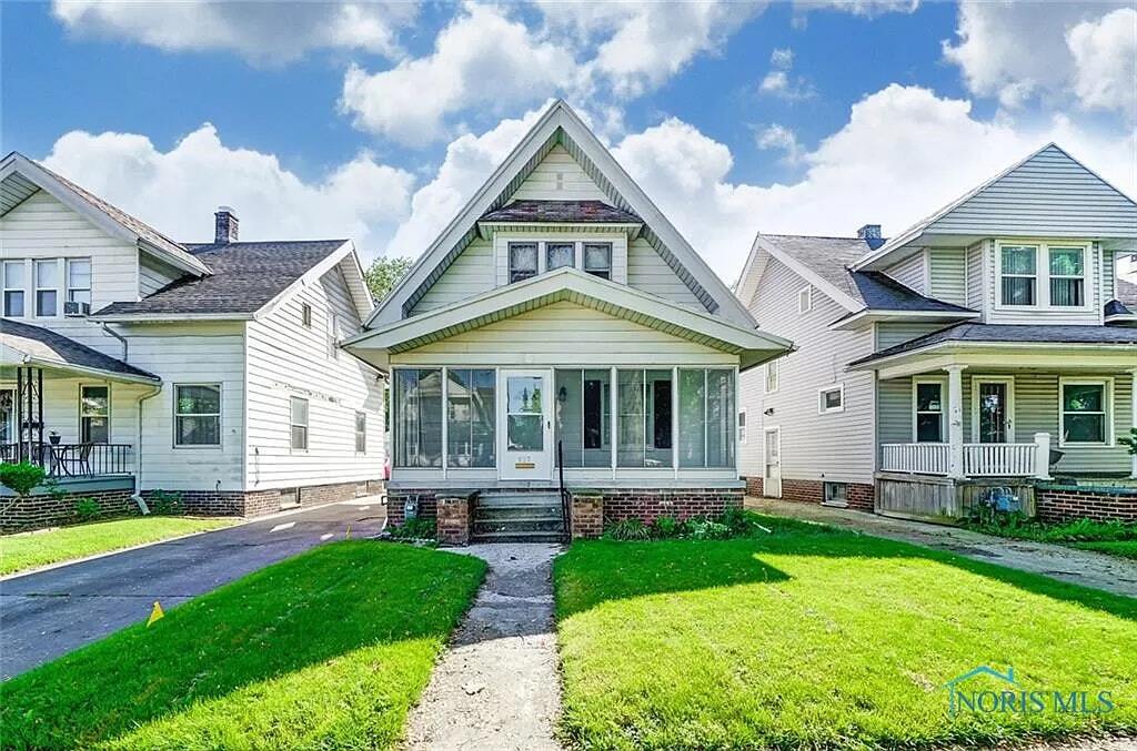 Primary Photo - 927 Ogden Ave