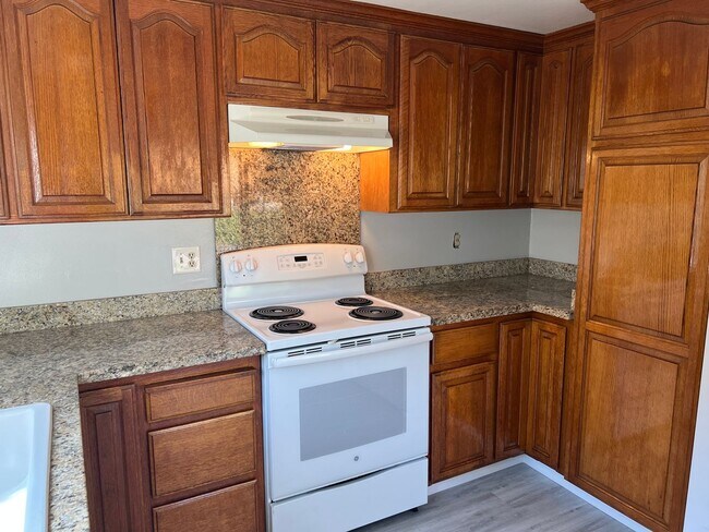 Foto del edificio - Newly Updated 4/2 Home! Remodeled Bathroom...