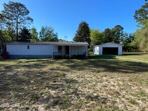 Building Photo - 205 Lakeview Ct