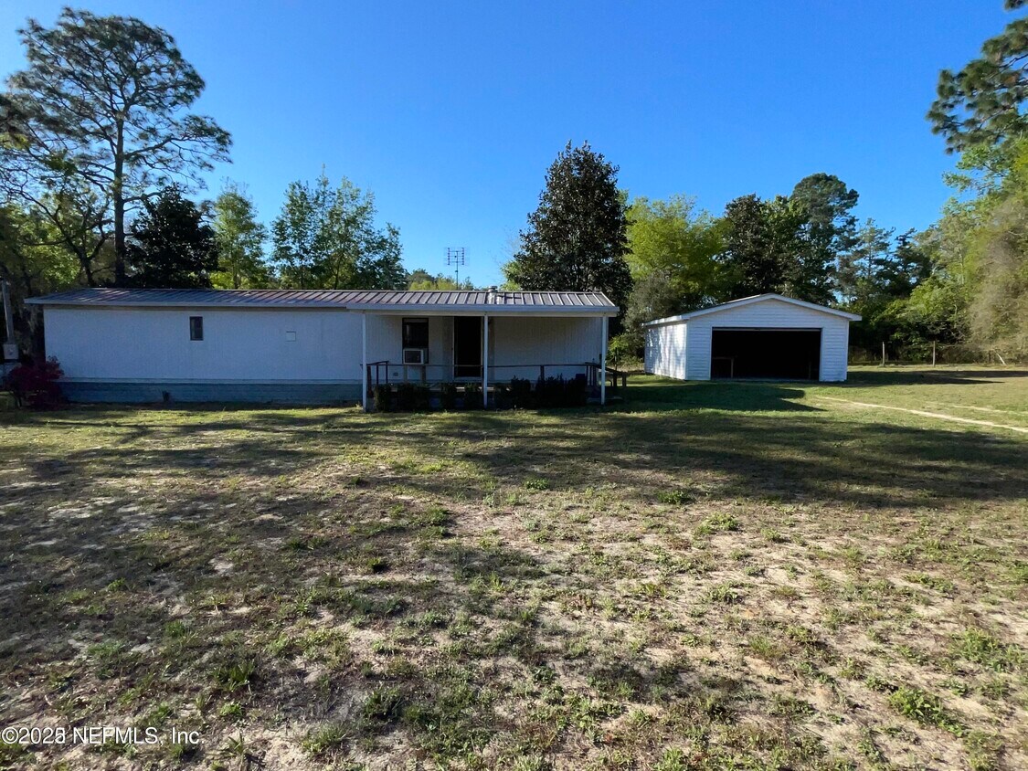 Primary Photo - 205 Lakeview Ct