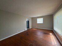 Beautiful 3 Bed 1 Bath For Rent!