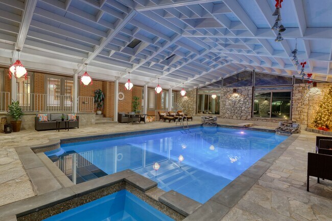 Foto del edificio - 91 Chestnut Ridge Rd