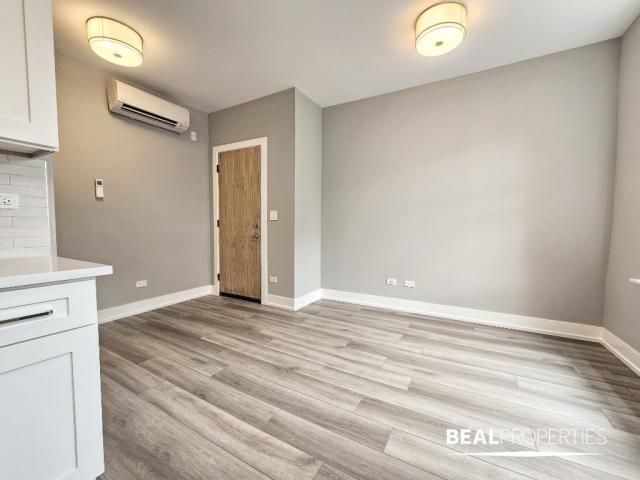 Foto del edificio - 2 bedroom in CHICAGO IL 60613
