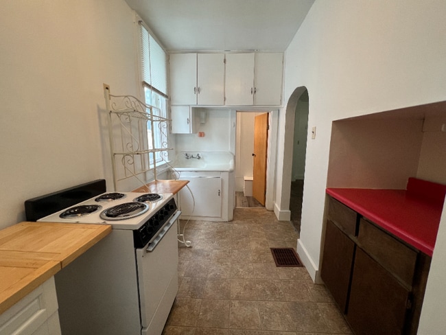 Building Photo - 309 E Chapin St