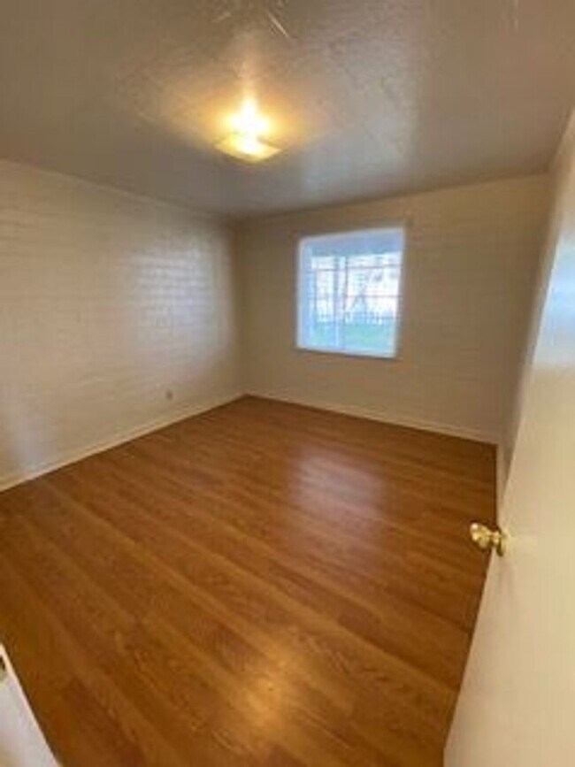 Foto del edificio - 210 Claremont St