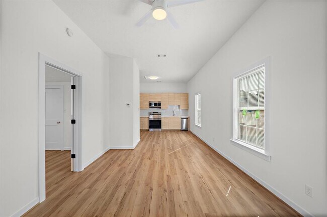 Building Photo - 1414 Shearn St