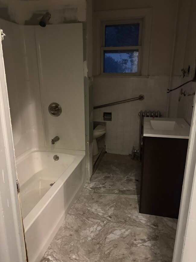 Building Photo - 451 Oak St