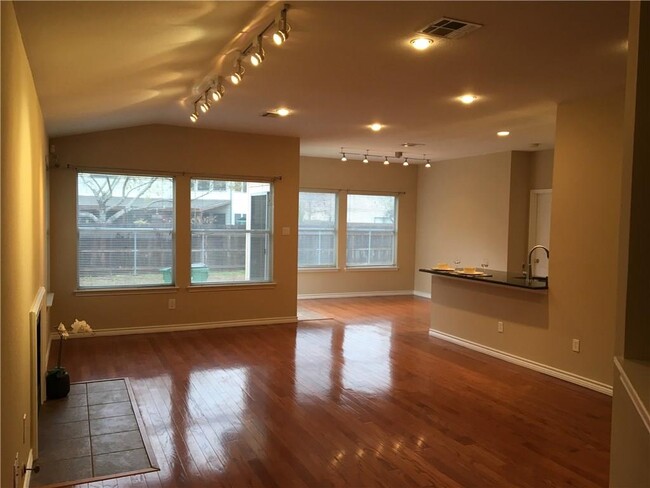 Foto del edificio - 1216 Brashear Ln
