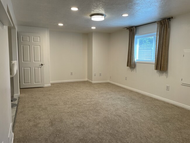 Foto del edificio - Basement Apartment, Orem, Utah House