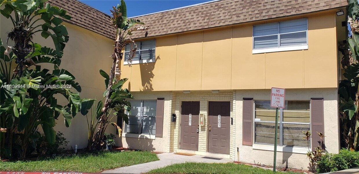 Foto principal - 4807 NW 9th Dr
