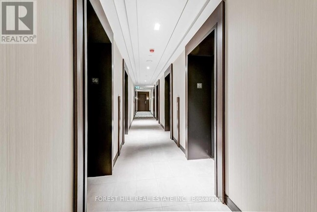 Building Photo - 2221-2221 Yonge St