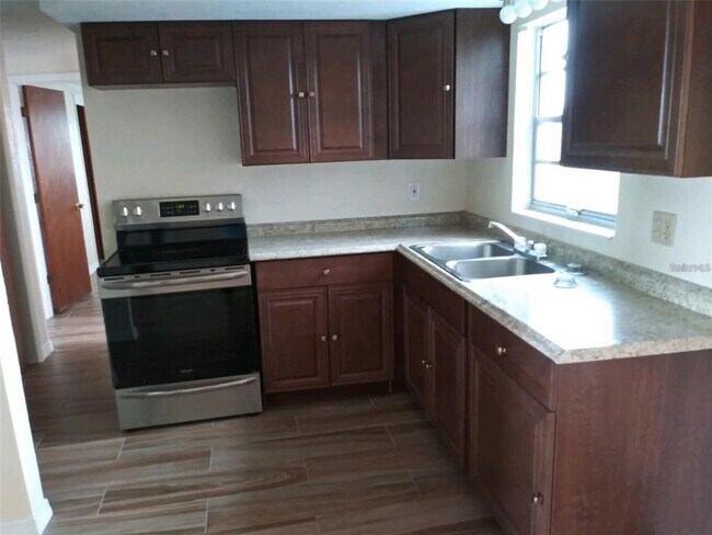 Foto del edificio - 4030 Chesswood Dr