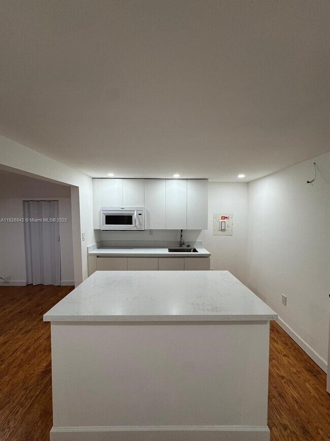 Foto del edificio - 10805 NW 10th Ave