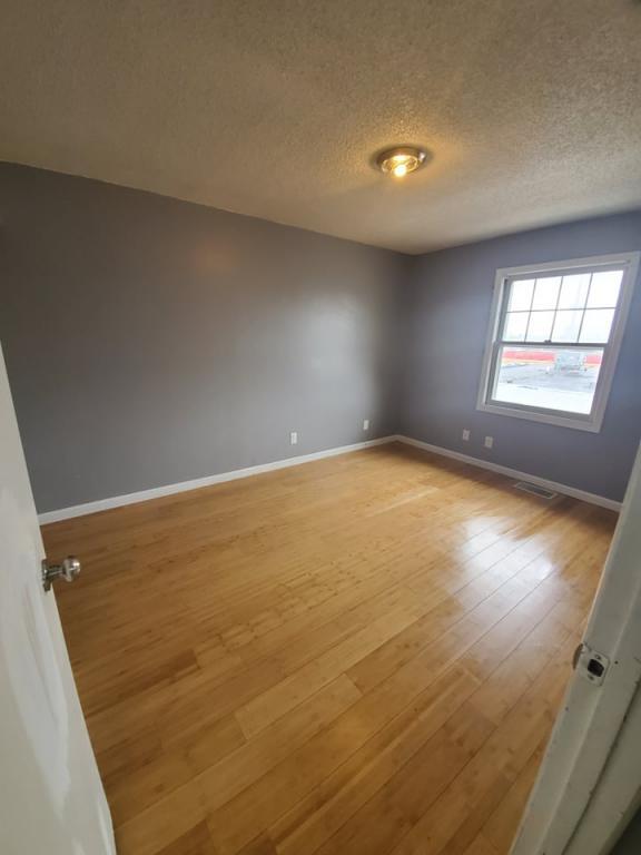 Building Photo - 110 W. lakeshore dr. #8