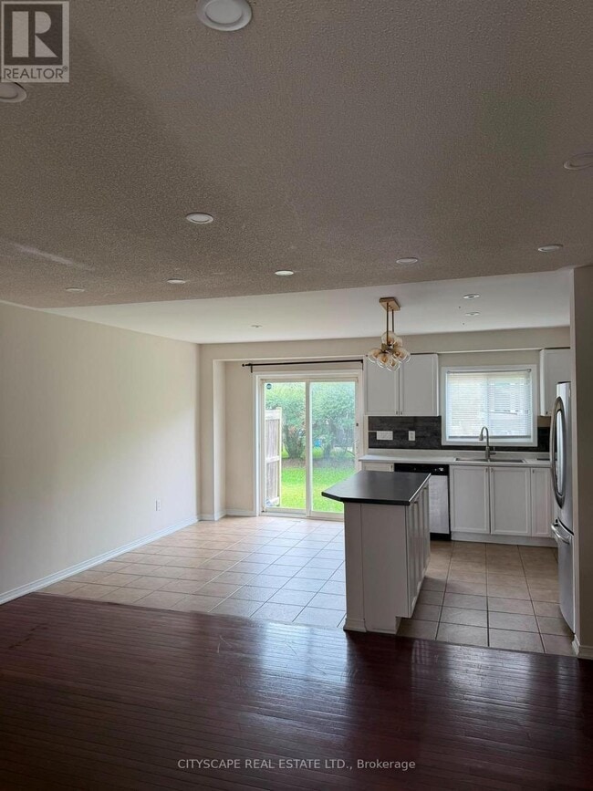 Building Photo - 5255 Palmetto Pl