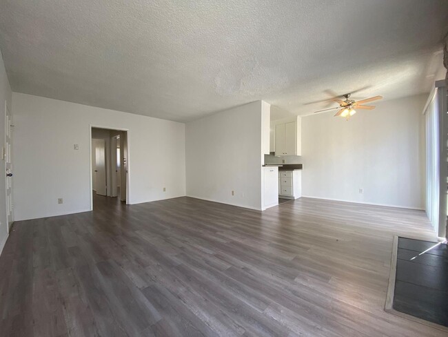 Interior Photo - 10856 Rose Avenue,