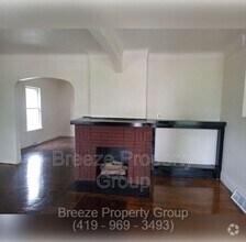 Building Photo - 713 Orchard St