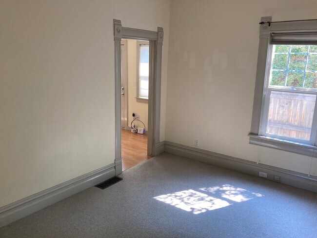 Dormitorio - 1 - 1621 W Hays St