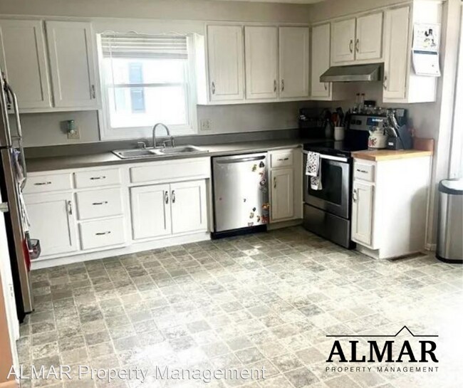 Building Photo - 4 br, 2.5 bath House - 204 Michigan Drive