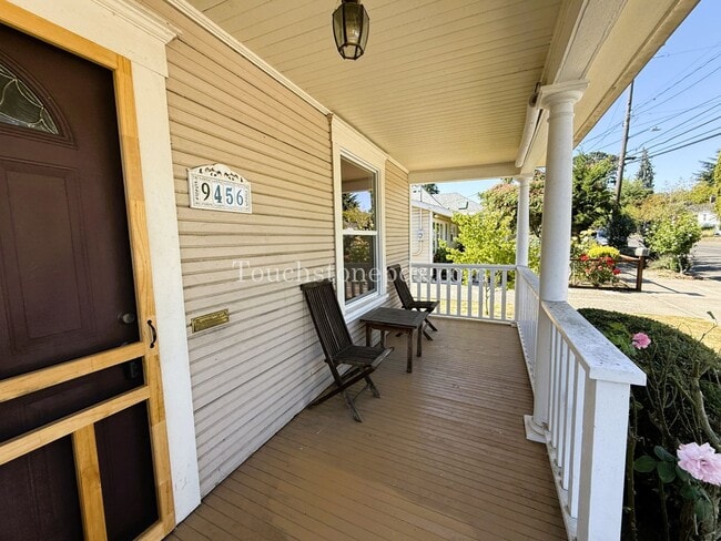 Building Photo - Contemporary 2 BD | 1 BA Home w/ Private B...