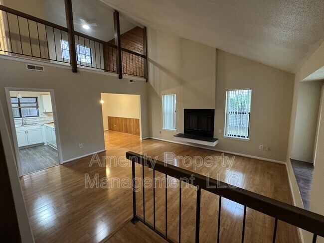 Foto del edificio - 704 Ninebark Ct