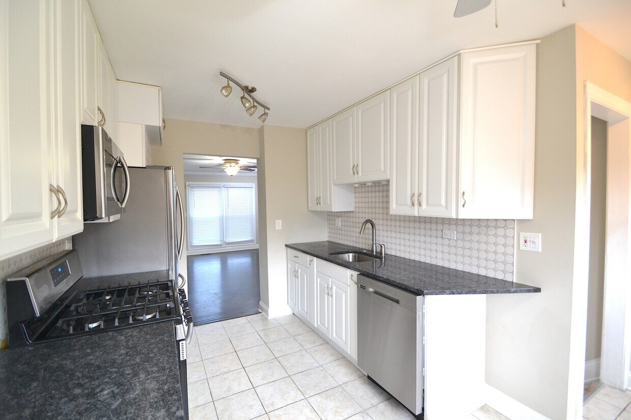 Foto del edificio - 436 Bromwich St SW