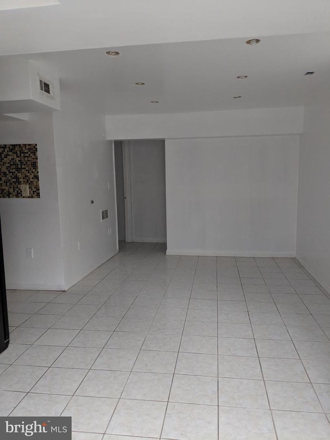 Foto del edificio - 2800 N Pershing Dr
