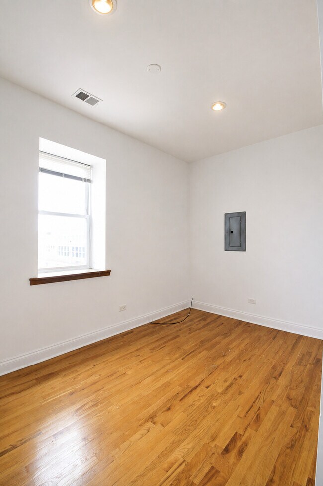 Foto del edificio - 2335 W Lake St