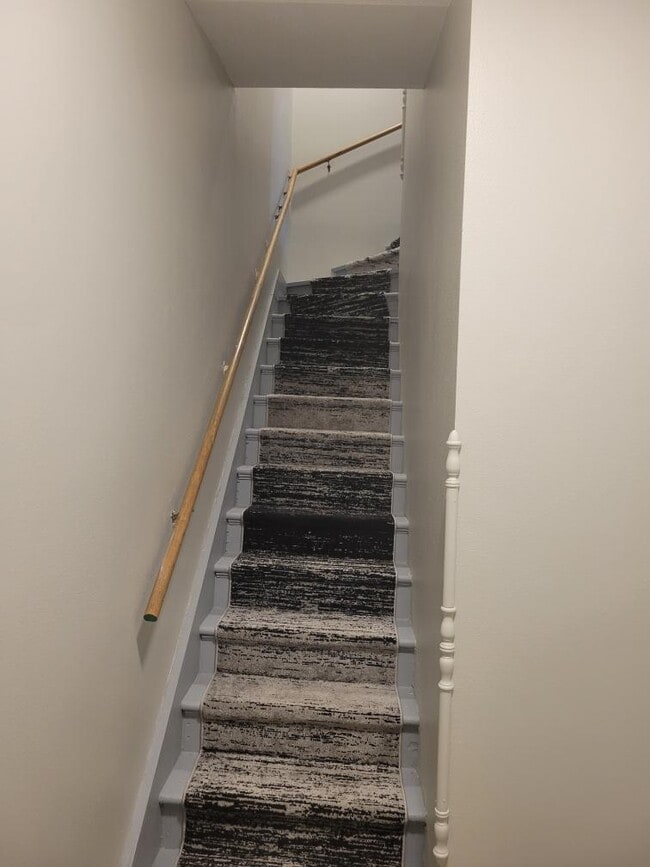 Building Photo - 1122 Valley St