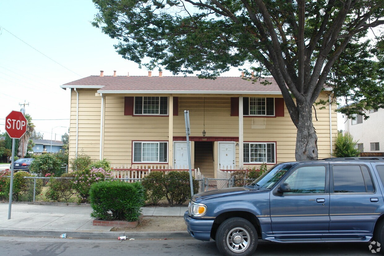 Building Photo - 5687 Hoffman Ct