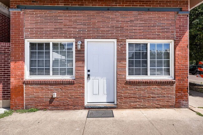 Foto del edificio - 4105-4111 Utica Street