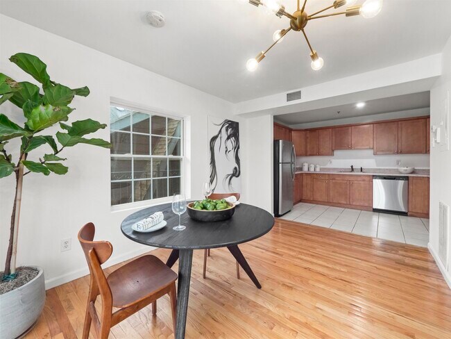 Foto del edificio - 5311 Fairview Terrace