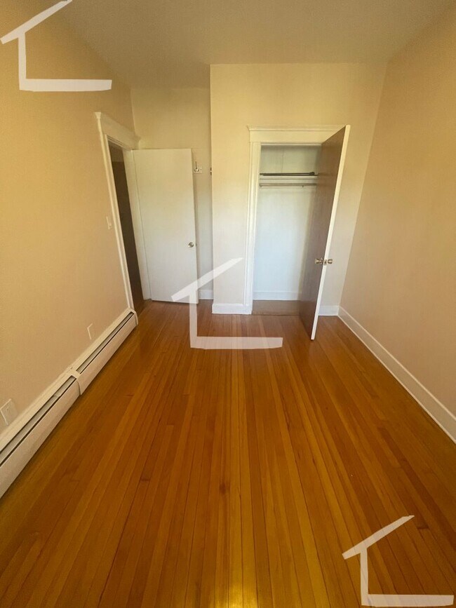 Foto del edificio - Newly renovated 2 bed near the heart of Washington Square in Brookline!