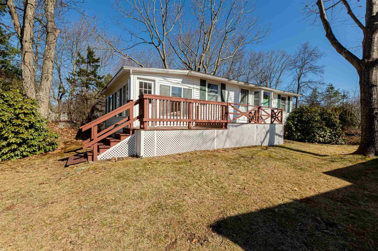 Primary Photo - 20 Manor Dr