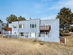 Building Photo - 1594 Bradley Dr