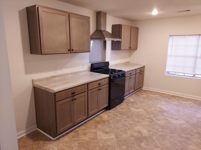 Building Photo - 6 Sunset Circle B