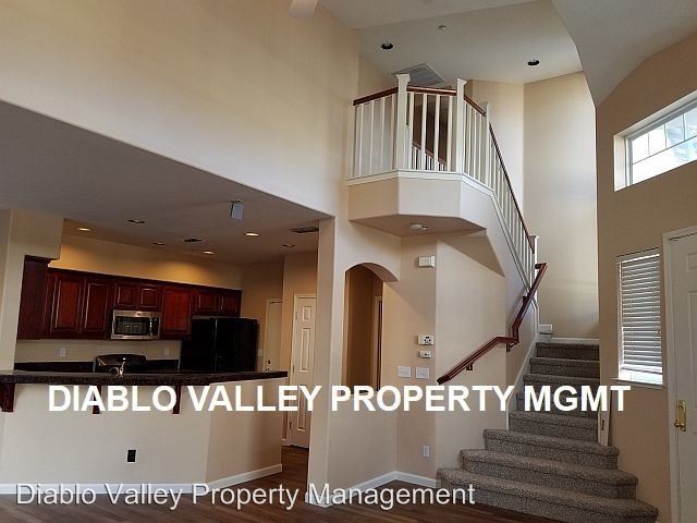 Building Photo - 3 br, 2.5 bath House - 899 Havasu Court