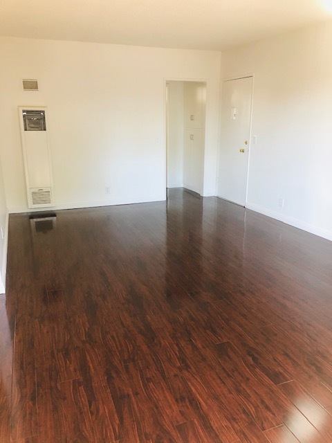 Living room - 1501 Scott Rd