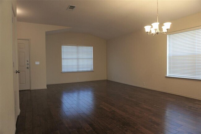 Building Photo - 2417 Hampton Dr
