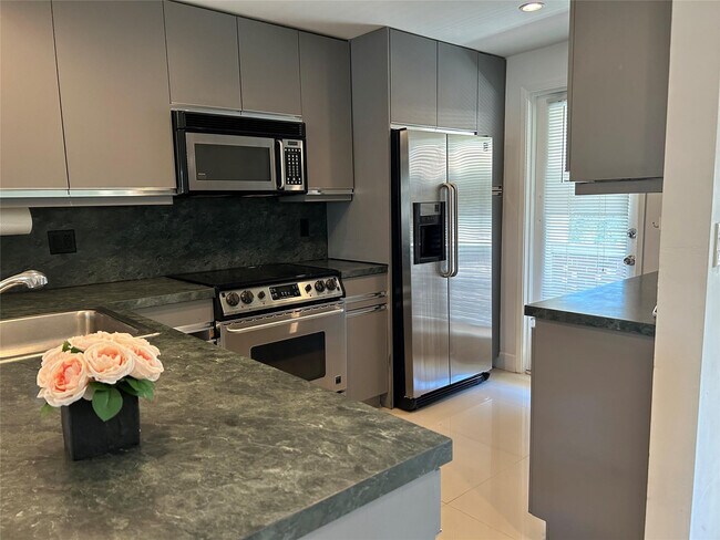 Foto del edificio - 2800 NE 14th Street Causeway