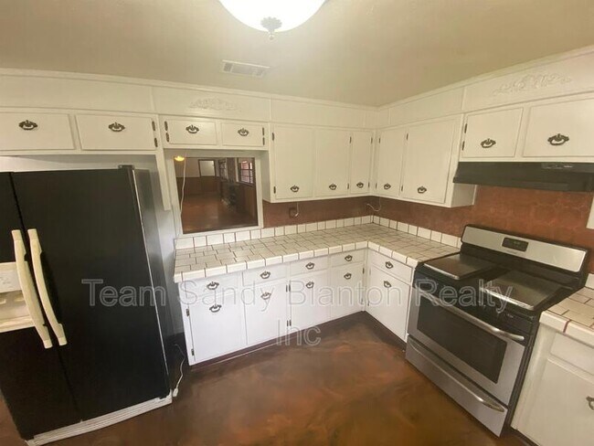 Foto del edificio - 7451 Lanier Dr