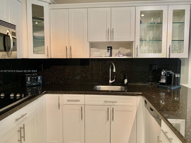 Foto del edificio - 500 Three Islands Boulevard