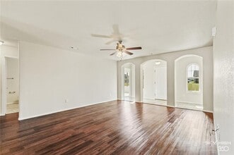 Building Photo - 1150 Battery Dr