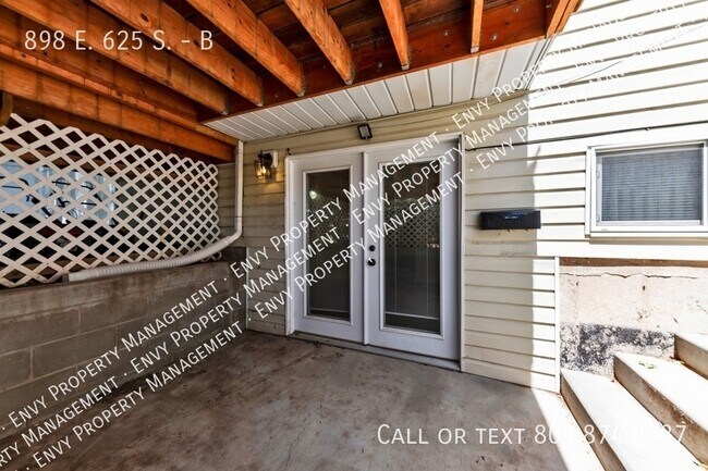 Foto del edificio - Charming Pet Friendly Basement Unit Duplex...